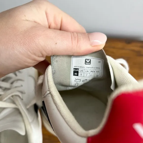 VEJA V-12 Shoes Womens 40 (9) • White Sable Leather Lace Up Low Retro Sneaker.