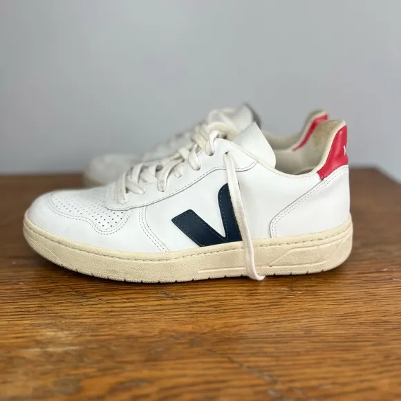 VEJA V-12 Shoes Womens 40 (9) • White Sable Leather Lace Up Low Retro Sneaker.