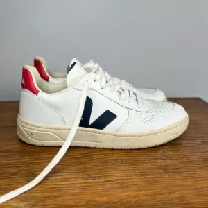 VEJA V-12 Shoes Womens 40 (9) • White Sable Leather Lace Up Low Retro Sneaker.
