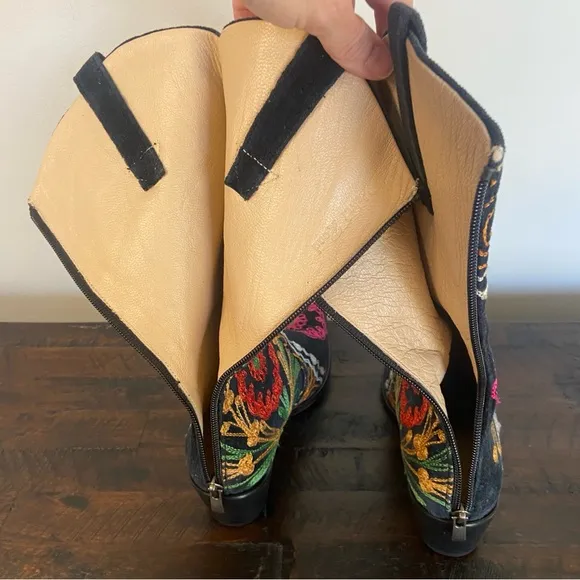 Velvet Road Embroidered Floral Velvet Western Boots Size 35
