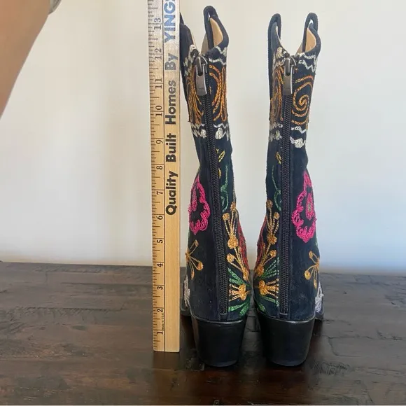 Velvet Road Embroidered Floral Velvet Western Boots Size 35