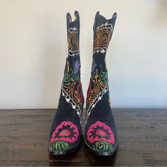 Velvet Road Embroidered Floral Velvet Western Boots Size 35