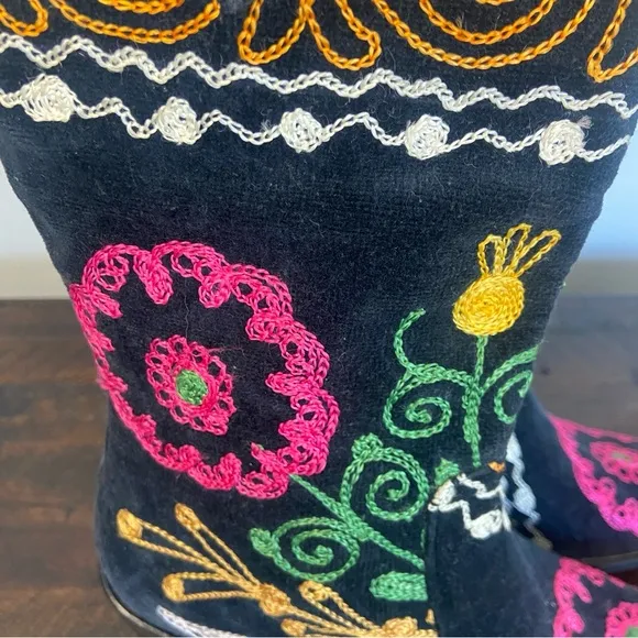 Velvet Road Embroidered Floral Velvet Western Boots Size 35