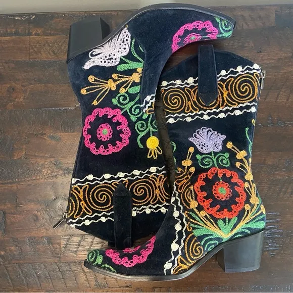Velvet Road Embroidered Floral Velvet Western Boots Size 35