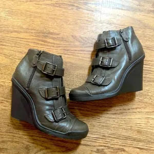 Vera wang boots boho buckled straps wedge heel designer spring contemporary $80