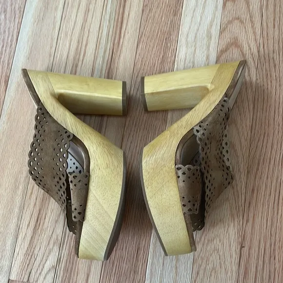 Veronica Beard Sandals Womens 9.5 Gaynor Suede Platform Mule Hazelwood Vacation