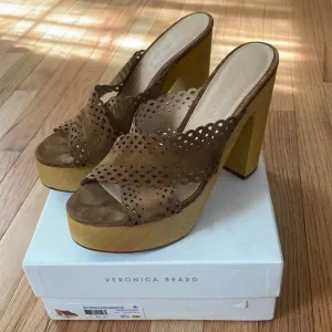 Veronica Beard Sandals Womens 9.5 Gaynor Suede Platform Mule Hazelwood Vacation