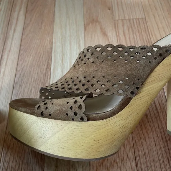 Veronica Beard Sandals Womens 9.5 Gaynor Suede Platform Mule Hazelwood Vacation