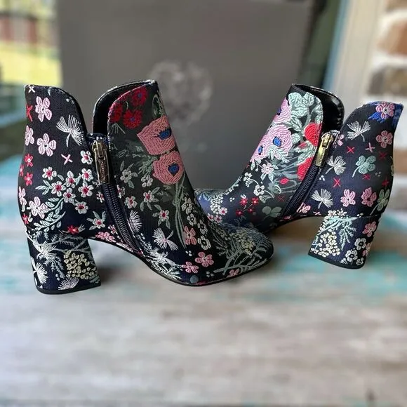 Vince Camuto Kassie 2 Luxe Ankle Boots Size 6M Festival Hippie Rock Boho NWB‎