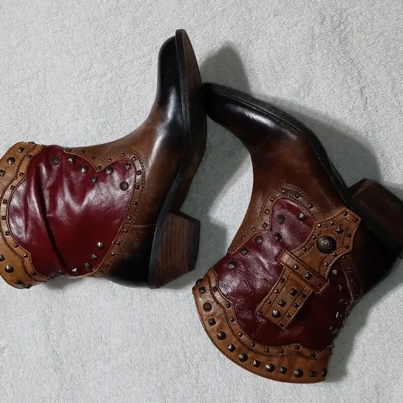 Vince Camuto Madalissa Studded Western Boho Boots Women’s Size 8.5