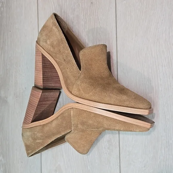 Vince Camuto Women Wevenly Suede Square Toe Heels shoes sz 8M