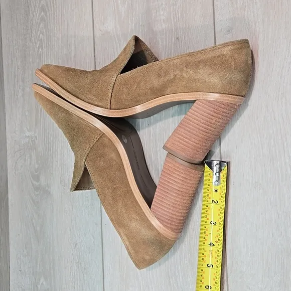 Vince Camuto Women Wevenly Suede Square Toe Heels shoes sz 8M