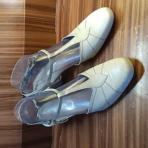 Vintage 1960s Charmtone cream color dress shoes 8.5