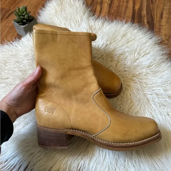 Vintage 1970s Levi’s Men’s Leather Heeled Boots