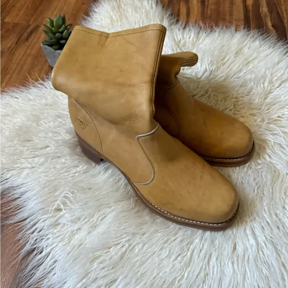 Vintage 1970s Levi’s Men’s Leather Heeled Boots