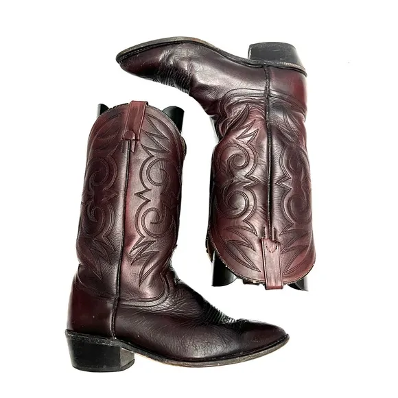 Vintage 1980s men’s oxblood leather western style cowboy boots