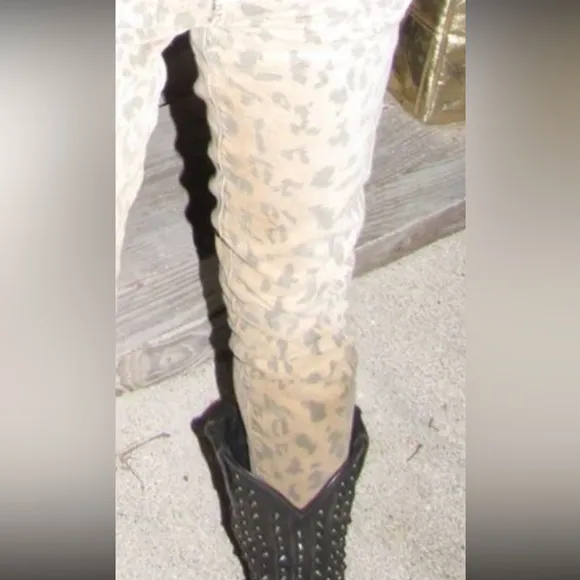 Vintage 2000s Indie Sleaze Grunge Leopard : Cheetah animal print skinny jeans