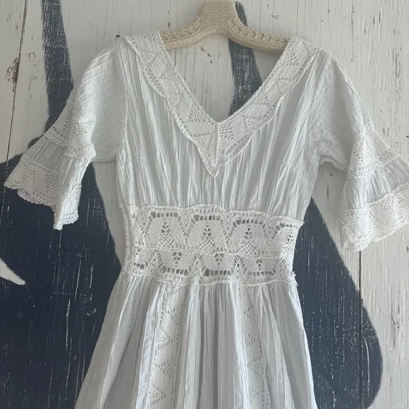 VINTAGE 70’S MEXICAN WEDDING DRESS in White Cotton SZ: XS/S