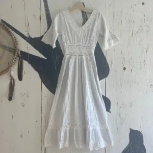 VINTAGE 70’S MEXICAN WEDDING DRESS in White Cotton SZ: XS/S