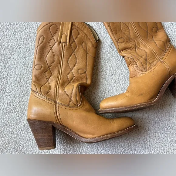 VINTAGE 80S FRYE TAN LEATHER COWBOY BOOTS SIZE 8 WOMENS