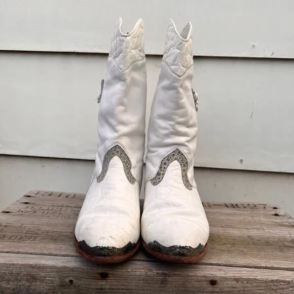 Vintage 80s white and tooled slouchy cowgirl western boots