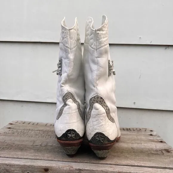 Vintage 80s white and tooled slouchy cowgirl western boots