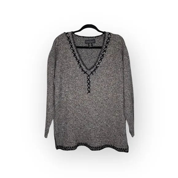 Vintage 90’s: Bloomingdale’s Y2K ᯾ Cozy Cashmere V Neck Knit Whipstitch Sweater
