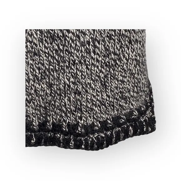 Vintage 90’s: Bloomingdale’s Y2K ᯾ Cozy Cashmere V Neck Knit Whipstitch Sweater