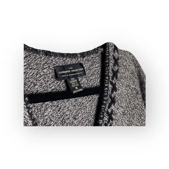 Vintage 90’s: Bloomingdale’s Y2K ᯾ Cozy Cashmere V Neck Knit Whipstitch Sweater