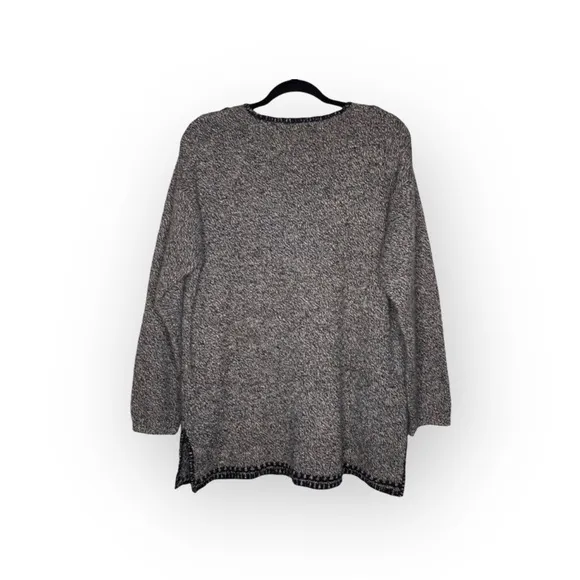 Vintage 90’s: Bloomingdale’s Y2K ᯾ Cozy Cashmere V Neck Knit Whipstitch Sweater