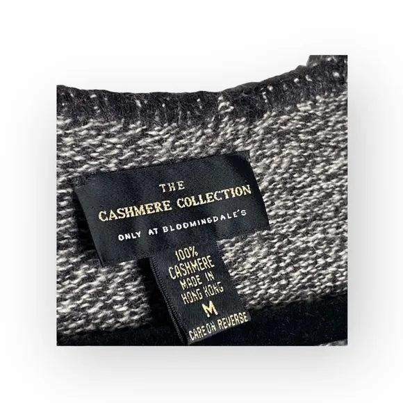 Vintage 90’s: Bloomingdale’s Y2K ᯾ Cozy Cashmere V Neck Knit Whipstitch Sweater