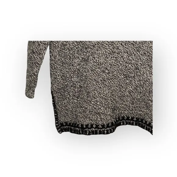 Vintage 90’s: Bloomingdale’s Y2K ᯾ Cozy Cashmere V Neck Knit Whipstitch Sweater