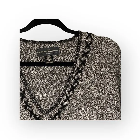 Vintage 90’s: Bloomingdale’s Y2K ᯾ Cozy Cashmere V Neck Knit Whipstitch Sweater