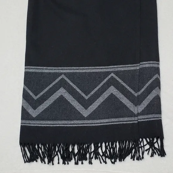 VINTAGE 90s Nine &amp; Company Black Wool Blanket Print Fringe Trim Maxi Wrap Skirt