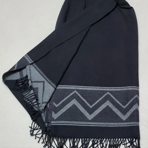 VINTAGE 90s Nine &amp; Company Black Wool Blanket Print Fringe Trim Maxi Wrap Skirt