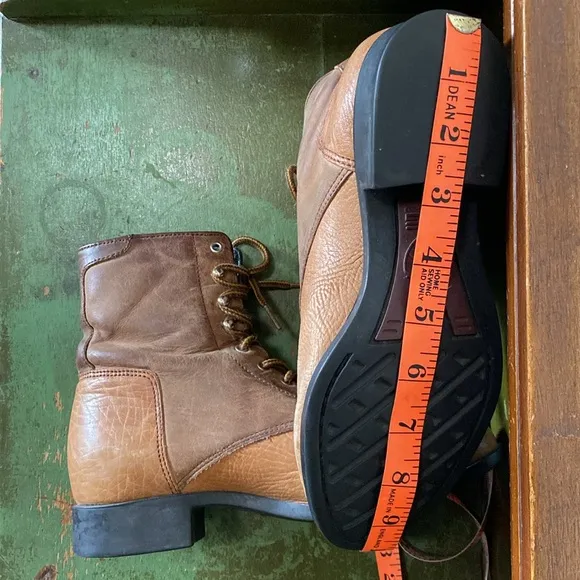 Vintage Ariat boots/booties. Women’s US-6.
