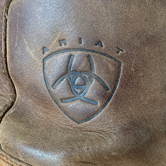 Vintage Ariat boots/booties. Women’s US-6.