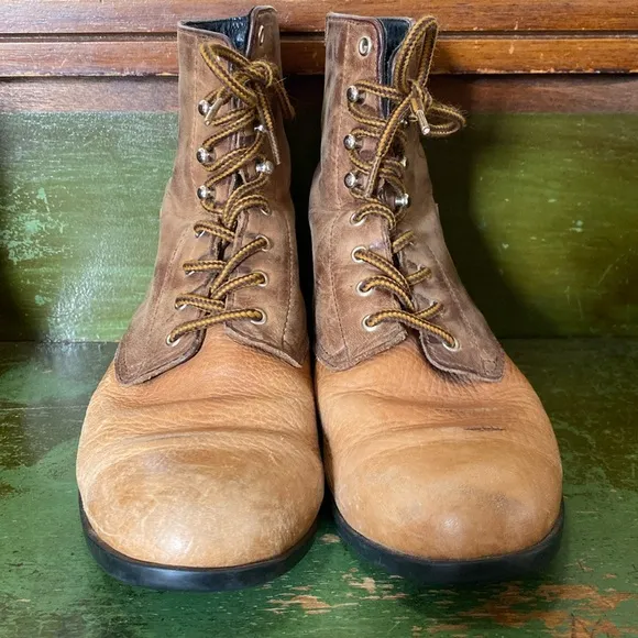 Vintage Ariat boots/booties. Women’s US-6.