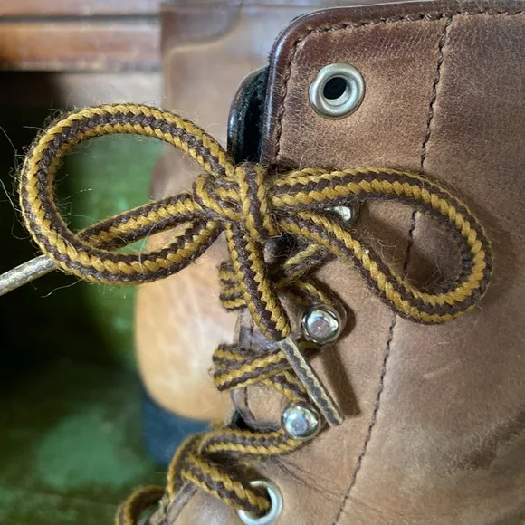 Vintage Ariat boots/booties. Women’s US-6.