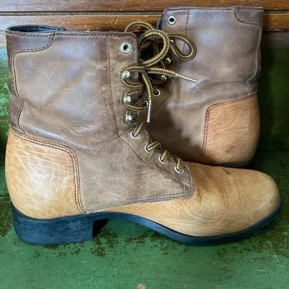 Vintage Ariat boots/booties. Women’s US-6.