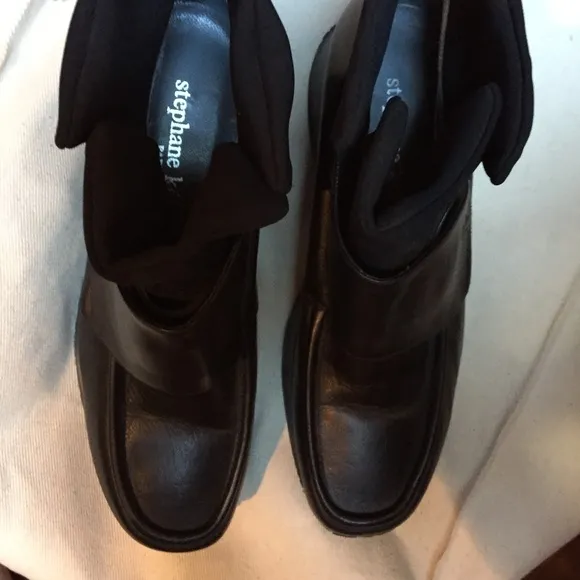 Vintage black leather booties, never worn