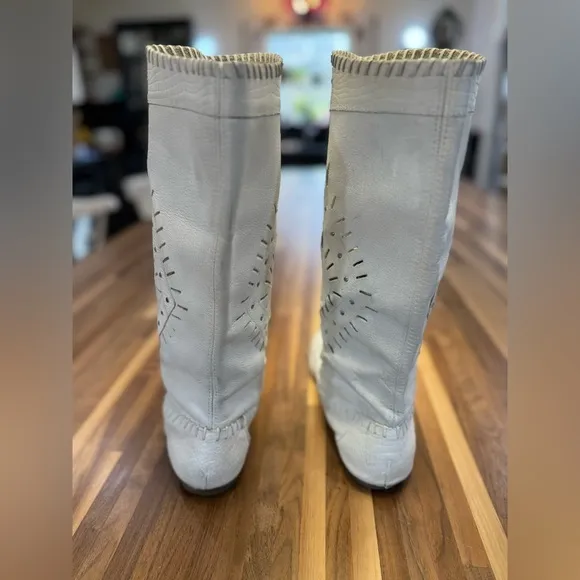 Vintage Chandlers Soft Leather Native Style White Silver Moccasins Boots SZ 10B