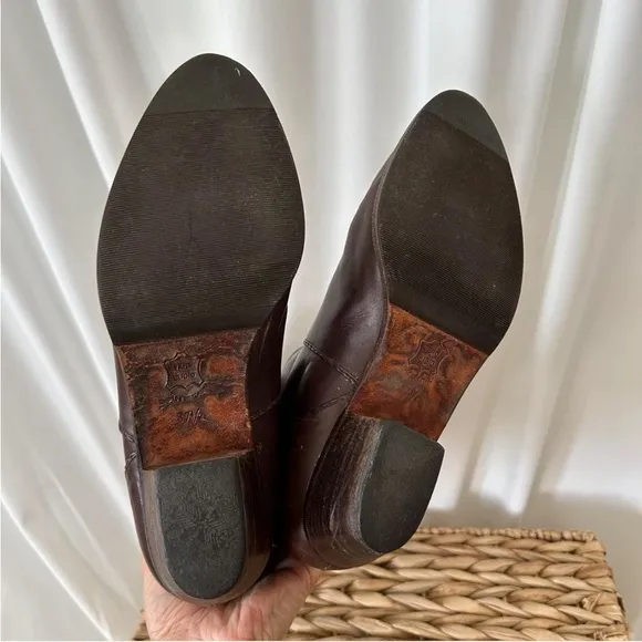 Vintage Chellis Brown leather mid-calf boots made in Italy.