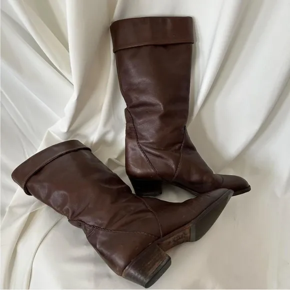 Vintage Chellis Brown leather mid-calf boots made in Italy.