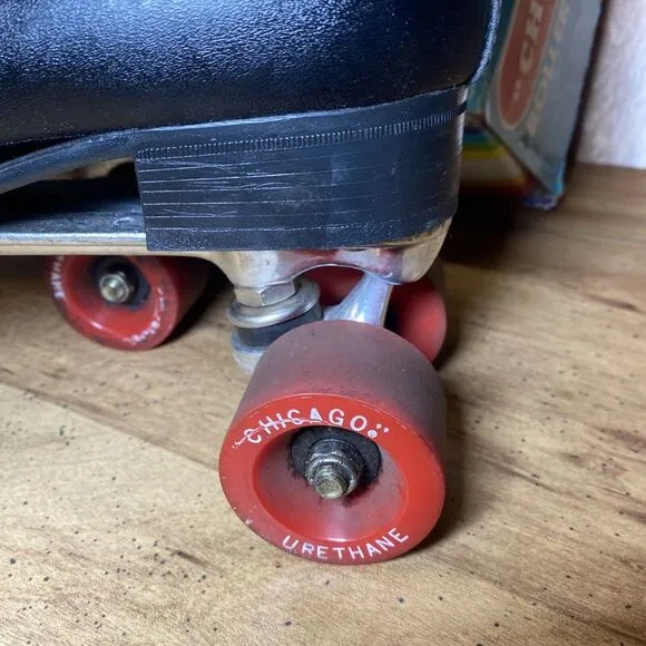 Vintage Chicago Men's Roller Rink Skates Size 10 Black 405 Red Urethane‎ Wheels