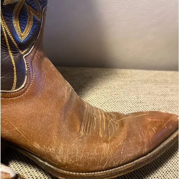 *Vintage Cowboy custom cognac boots with 5 stitch accent. Size W 9.5