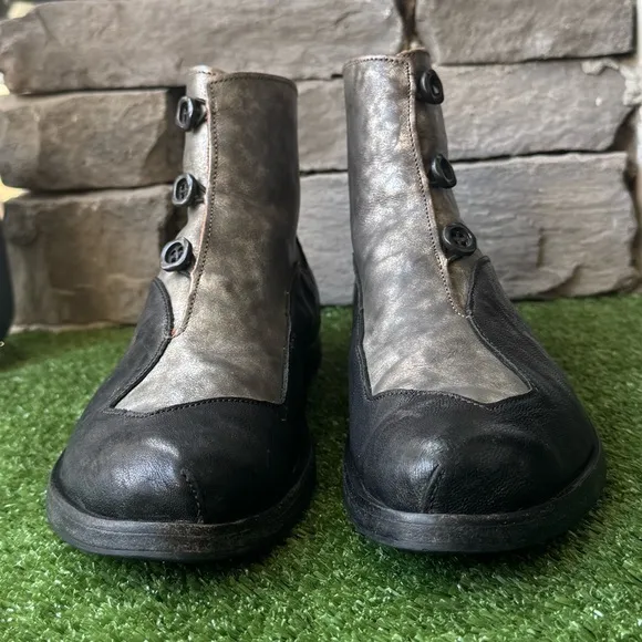 Vintage Cydwoq 38 Black/Silver Collar Women’s boots