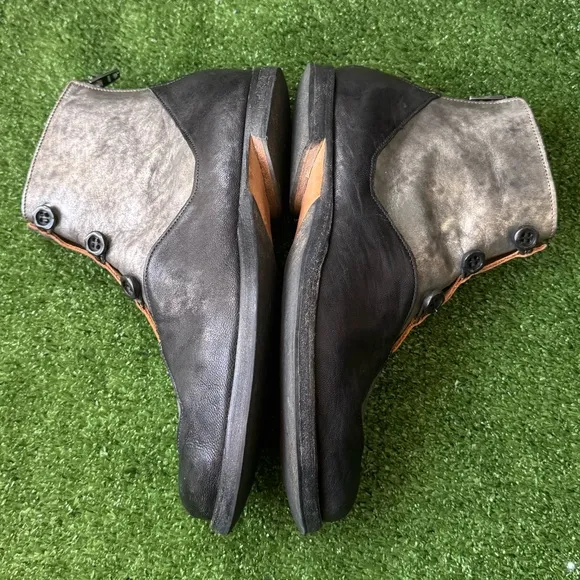 Vintage Cydwoq 38 Black/Silver Collar Women’s boots