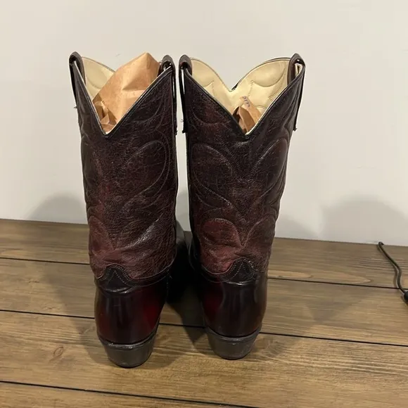 Vintage Dingo burgundy western cowboy boots size 10.5 D