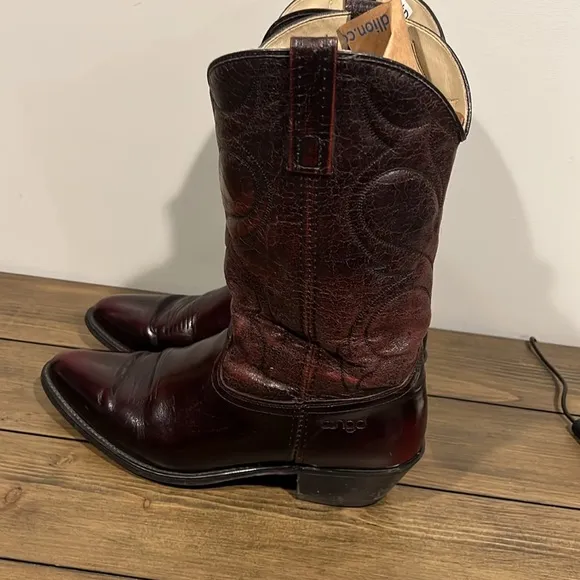 Vintage Dingo burgundy western cowboy boots size 10.5 D